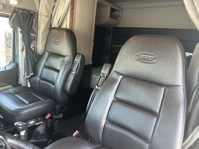 2025 Peterbilt 589 Base