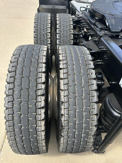 2025 Peterbilt 589 Base