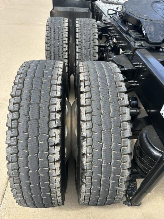 2025 Peterbilt 589 Base
