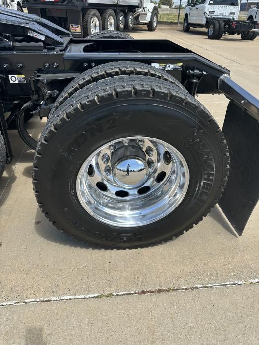 2025 Peterbilt 589 Base