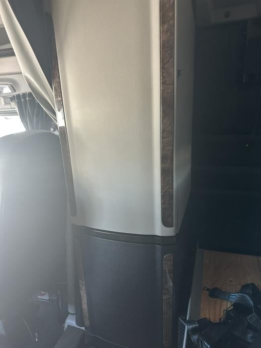 2025 Peterbilt 589 Base