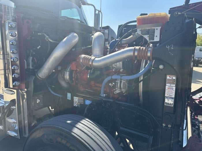 2025 Peterbilt 589 Base