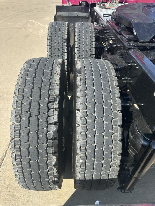 2025 Peterbilt 589 Base