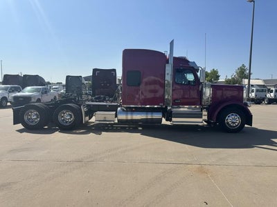 2025 Peterbilt 589 Base