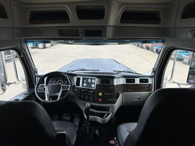 2025 Peterbilt 589 Base