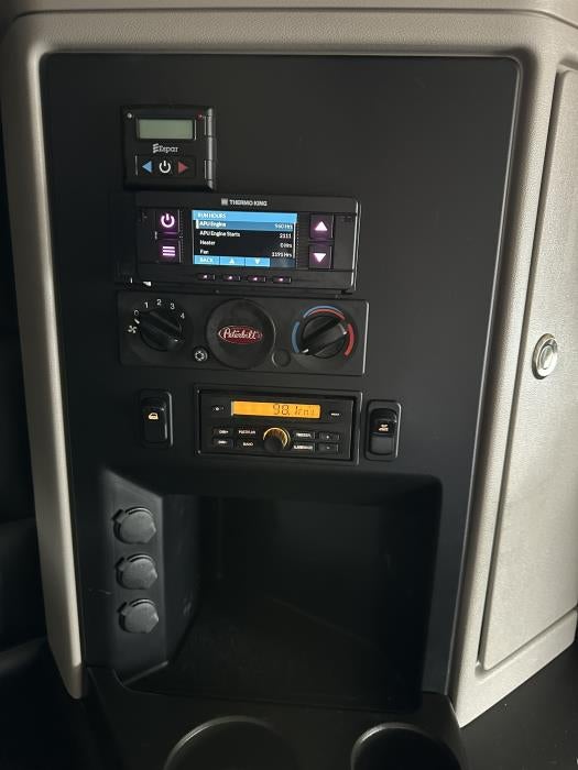 2025 Peterbilt 589 Base