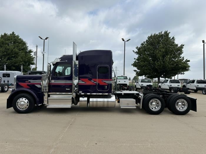 2025 Peterbilt 589 Base