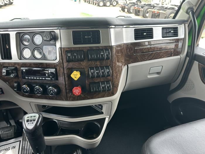 2025 Peterbilt 589 Base