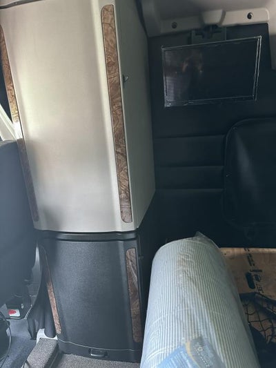 2025 Peterbilt 589 Base