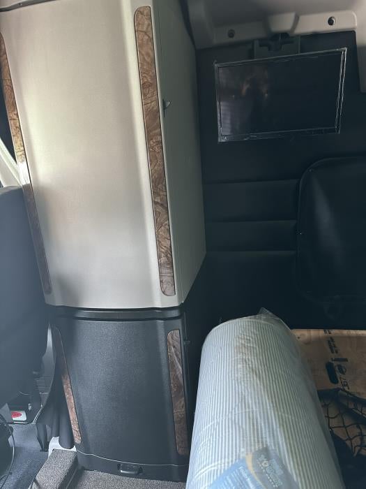 2025 Peterbilt 589 Base