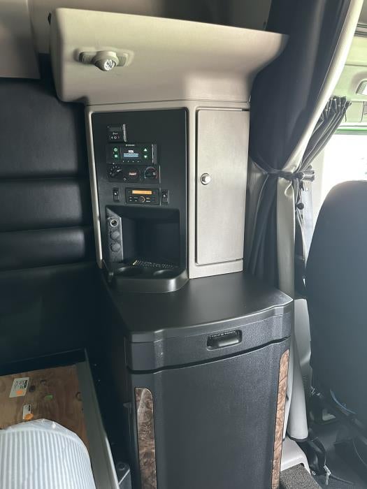2025 Peterbilt 589 Base