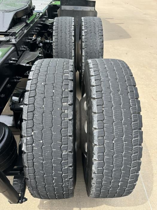 2025 Peterbilt 589 Base