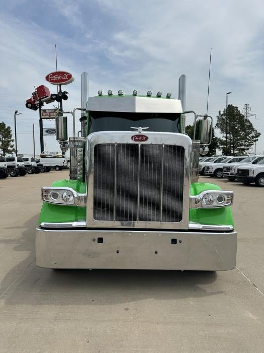 2025 Peterbilt 589 Base