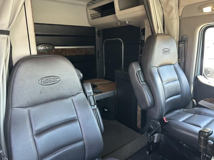 2025 Peterbilt 589 Base