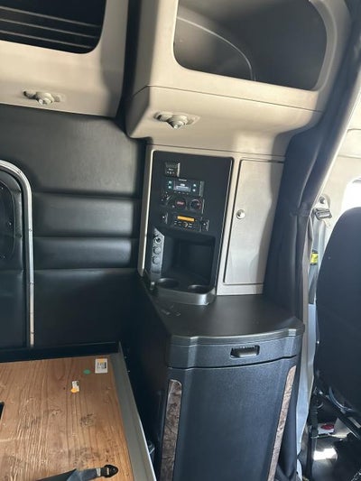 2025 Peterbilt 589 Base