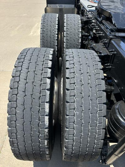 2025 Peterbilt 589 Base