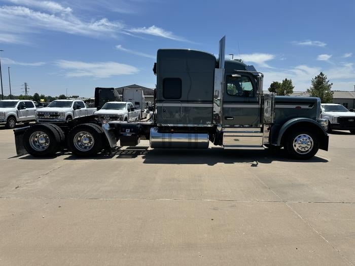 2025 Peterbilt 589 Base