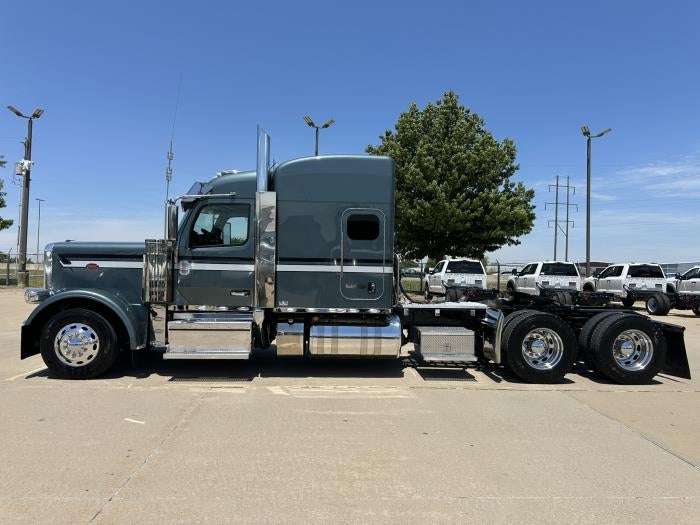 2025 Peterbilt 589 Base