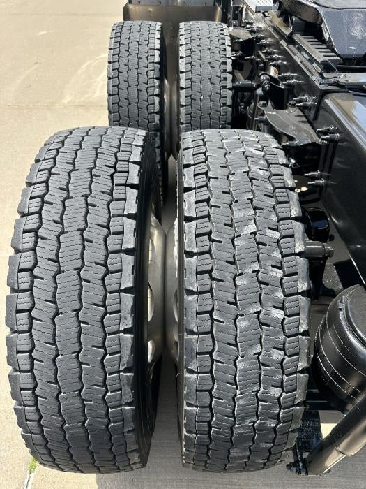 2025 Peterbilt 589 Base