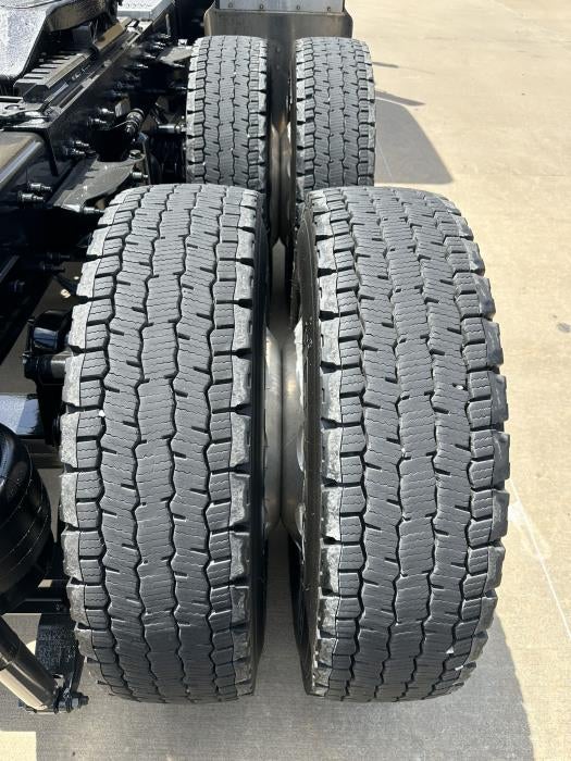 2025 Peterbilt 589 Base