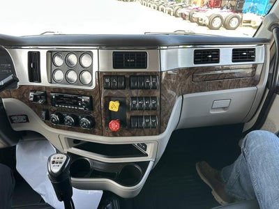 2025 Peterbilt 589 Base