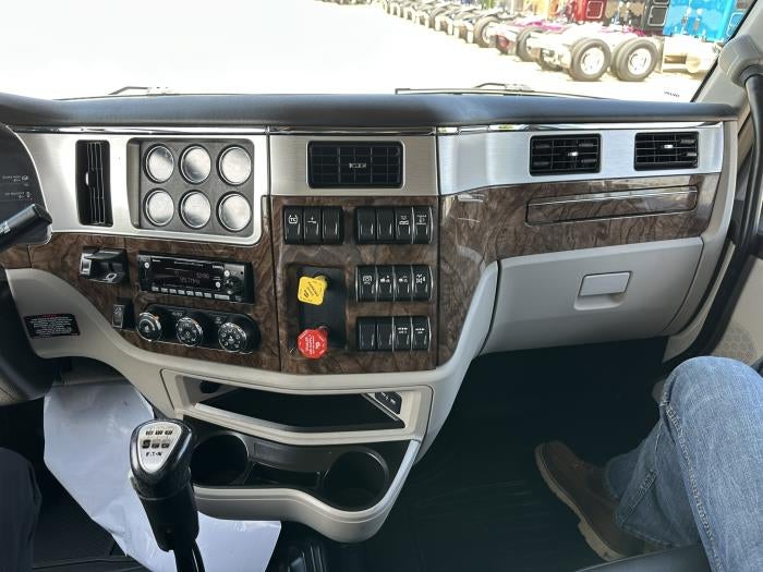 2025 Peterbilt 589 Base