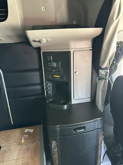 2025 Peterbilt 589 Base