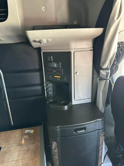 2025 Peterbilt 589 Base