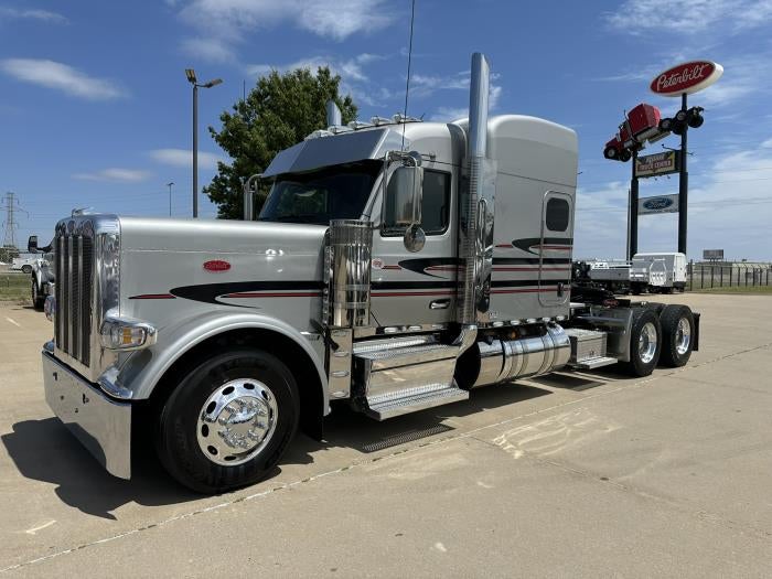 2025 Peterbilt 589 Base