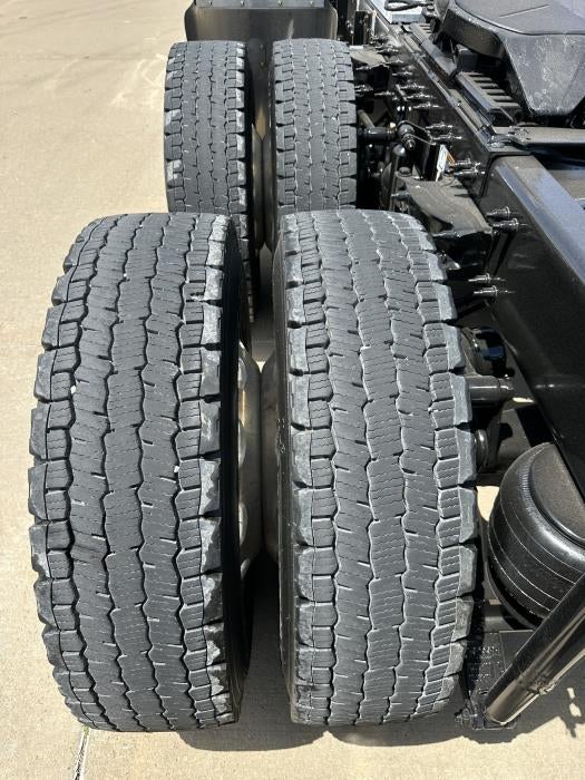 2025 Peterbilt 589 Base