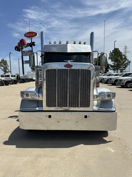 2025 Peterbilt 589 Base