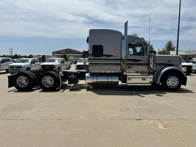 2025 Peterbilt 589 Base