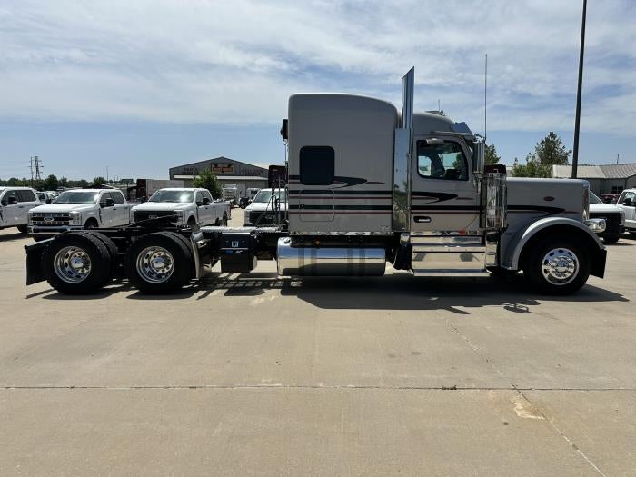 2025 Peterbilt 589 Base