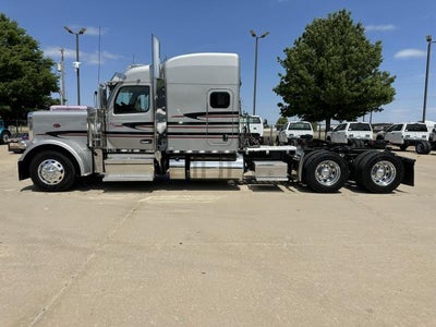 2025 Peterbilt 589 Base