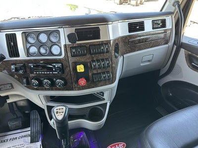 2025 Peterbilt 589 Base