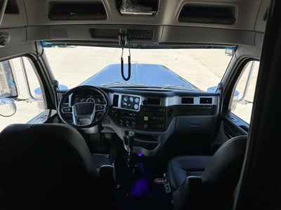 2025 Peterbilt 589 Base