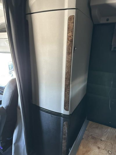 2025 Peterbilt 589 Base