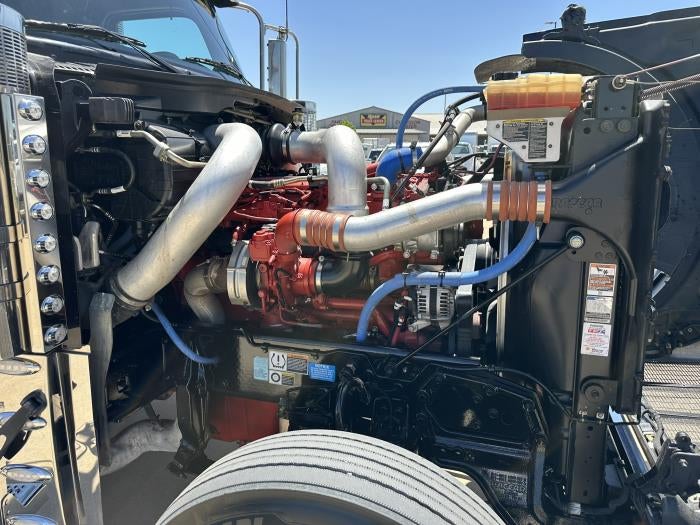 2025 Peterbilt 589 Base