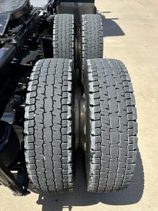 2025 Peterbilt 589 Base