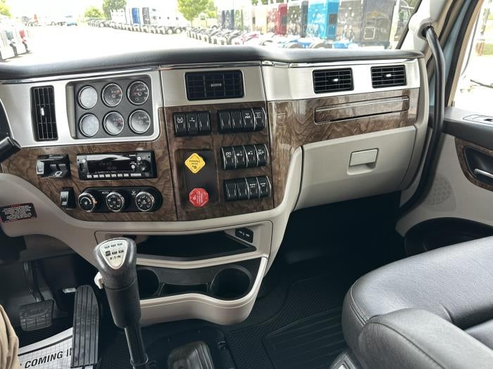 2025 Peterbilt 589 Base