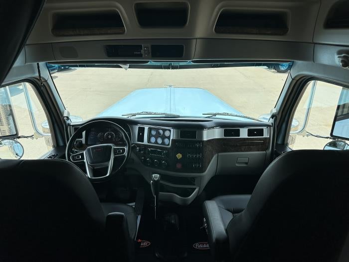 2025 Peterbilt 589 Base