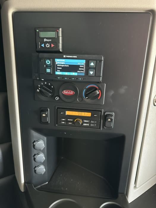 2025 Peterbilt 589 Base