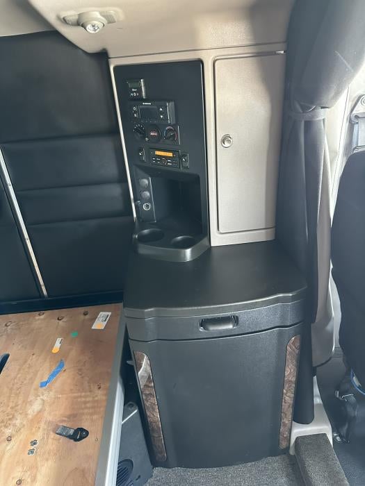 2025 Peterbilt 589 Base