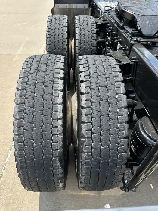 2025 Peterbilt 589 Base