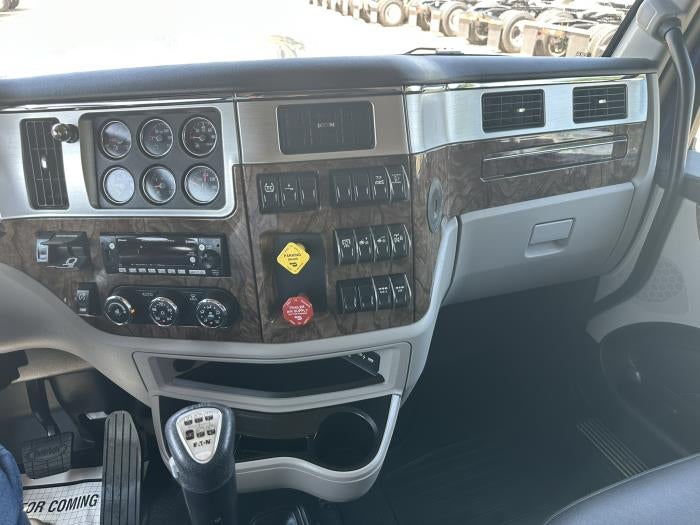 2025 Peterbilt 589 Base