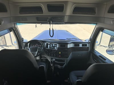 2025 Peterbilt 589 Base