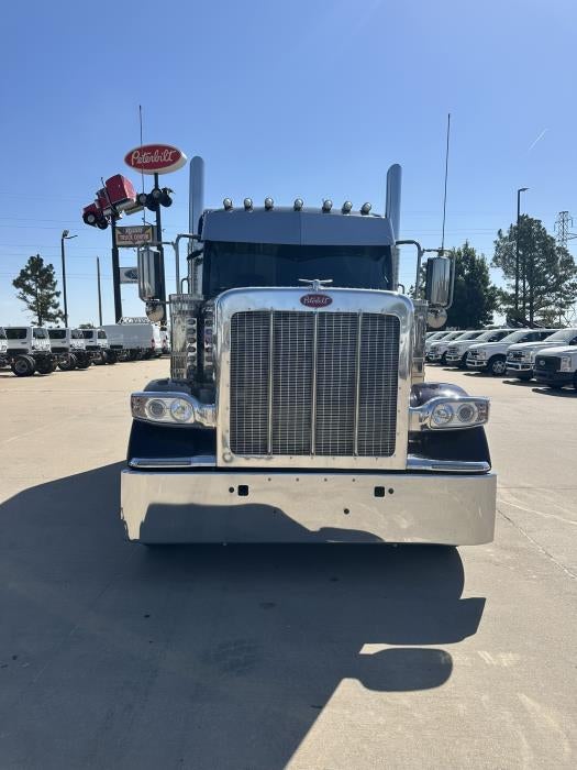 2025 Peterbilt 589 Base