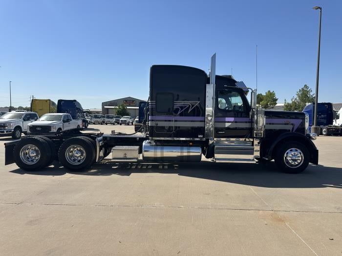 2025 Peterbilt 589 Base