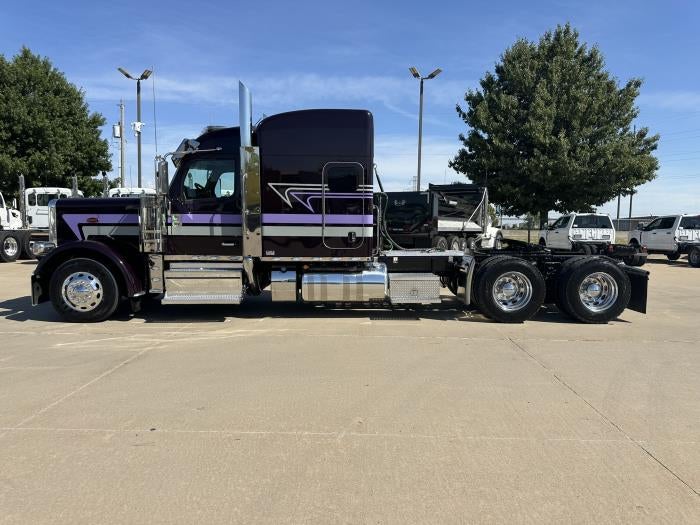 2025 Peterbilt 589 Base