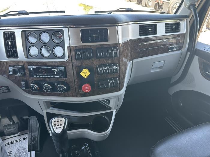 2025 Peterbilt 589 Base